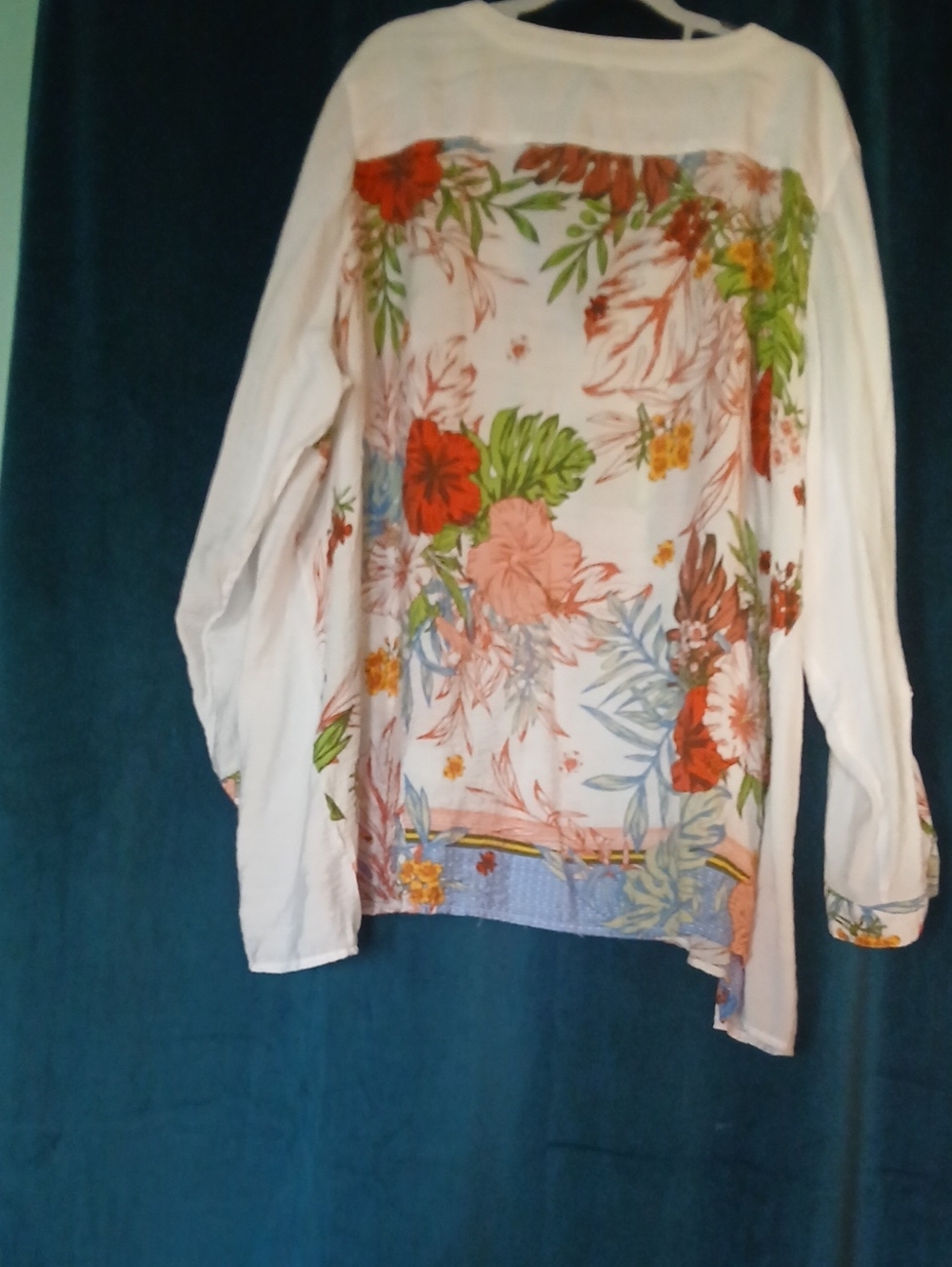 John Mark White Floral V-Neck Tunic with Multicolor Blooms - Picture 5 of 8